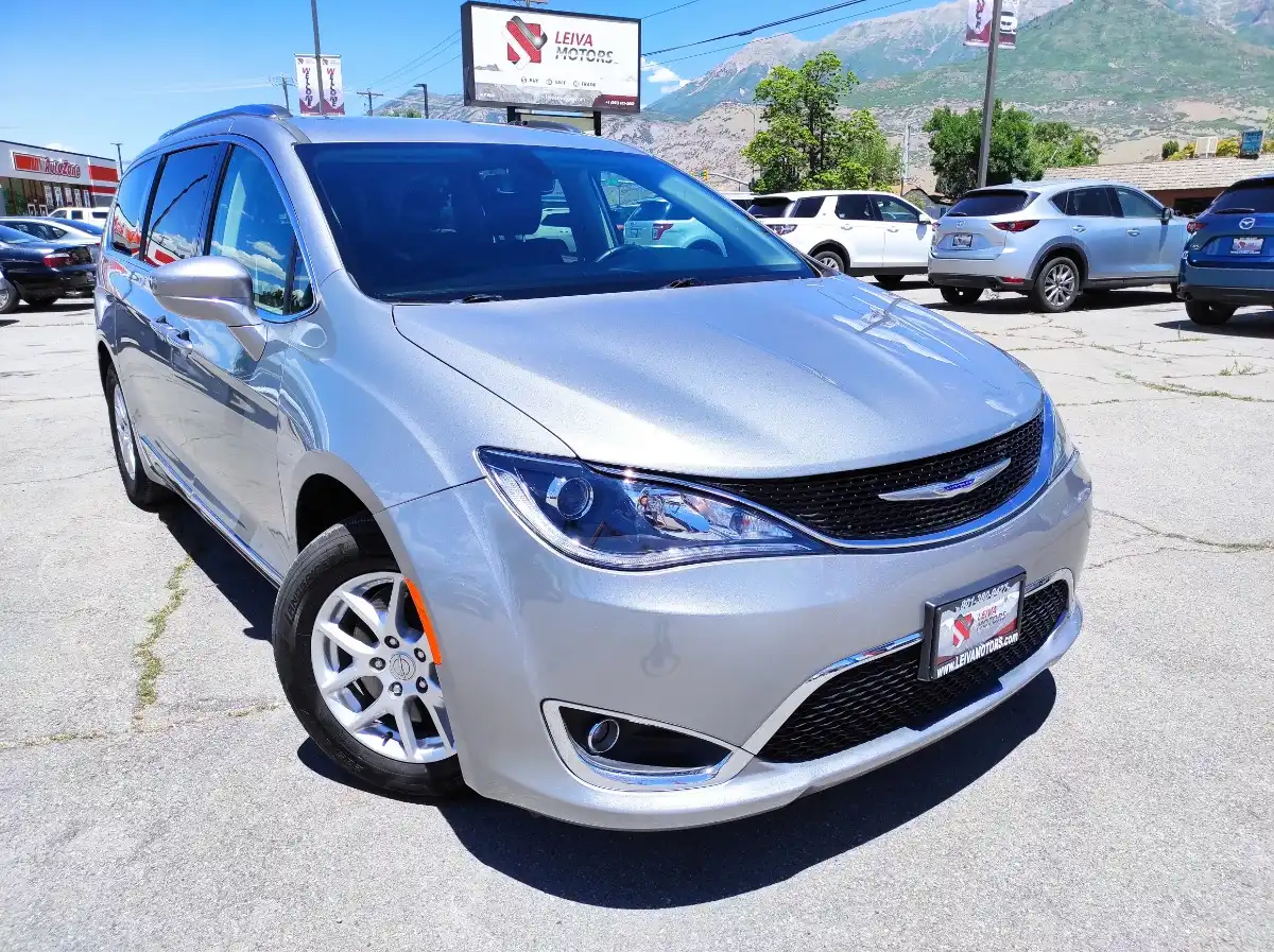 2020 Chrysler Pacifica Touring L's photo