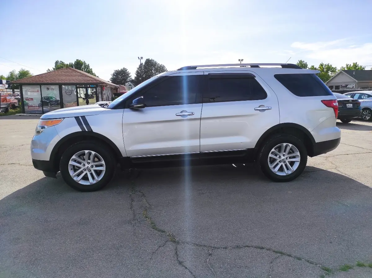 2012 Ford Explorer XLT 4x4 photo 4