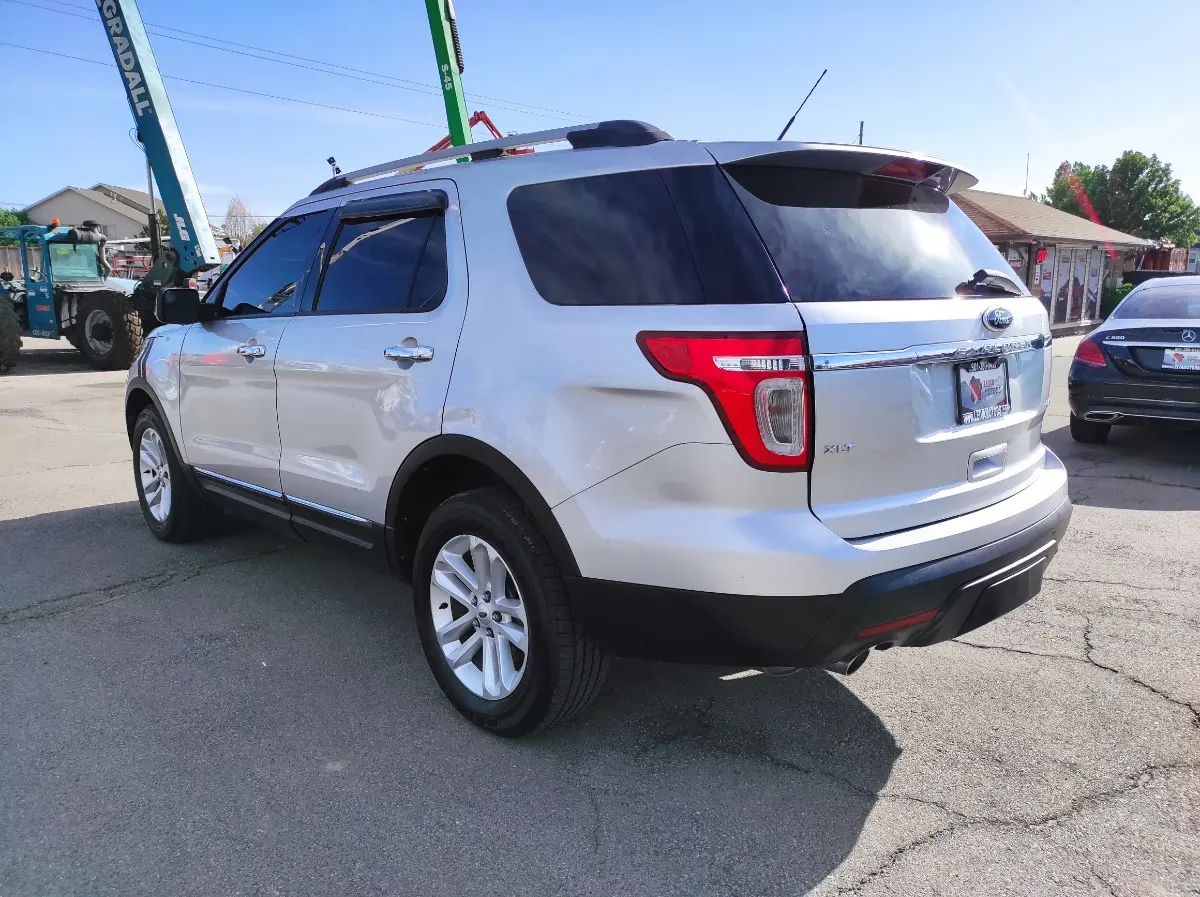 2012 Ford Explorer XLT 4x4 photo 5