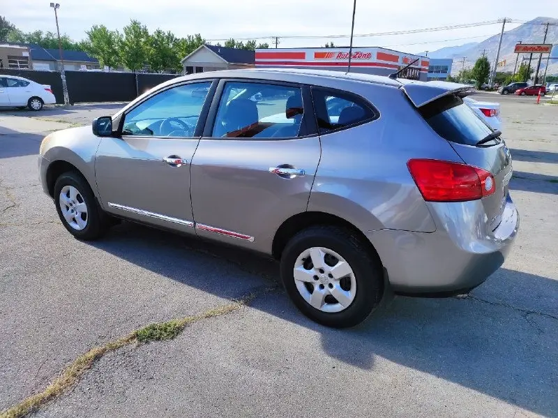 2012 Nissan Rogue SV AWD photo 3