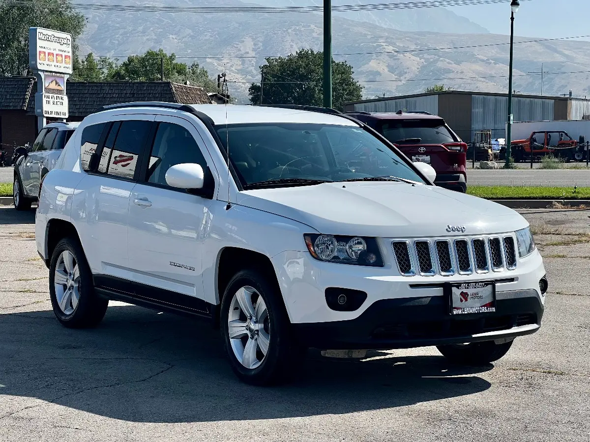 2017 Jeep Compass Latitude 4X4 photo 3