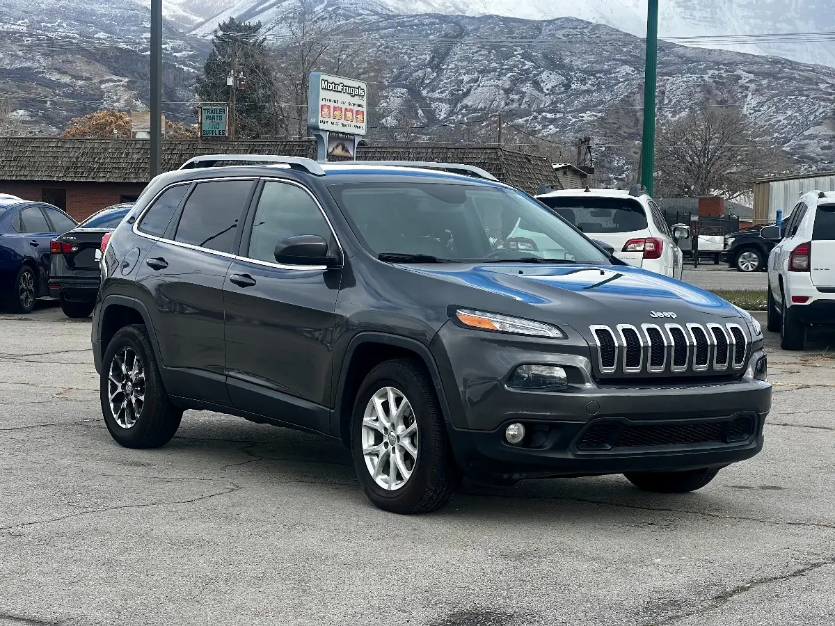 2015 Jeep Cherokee Latitude 4X4 photo 4