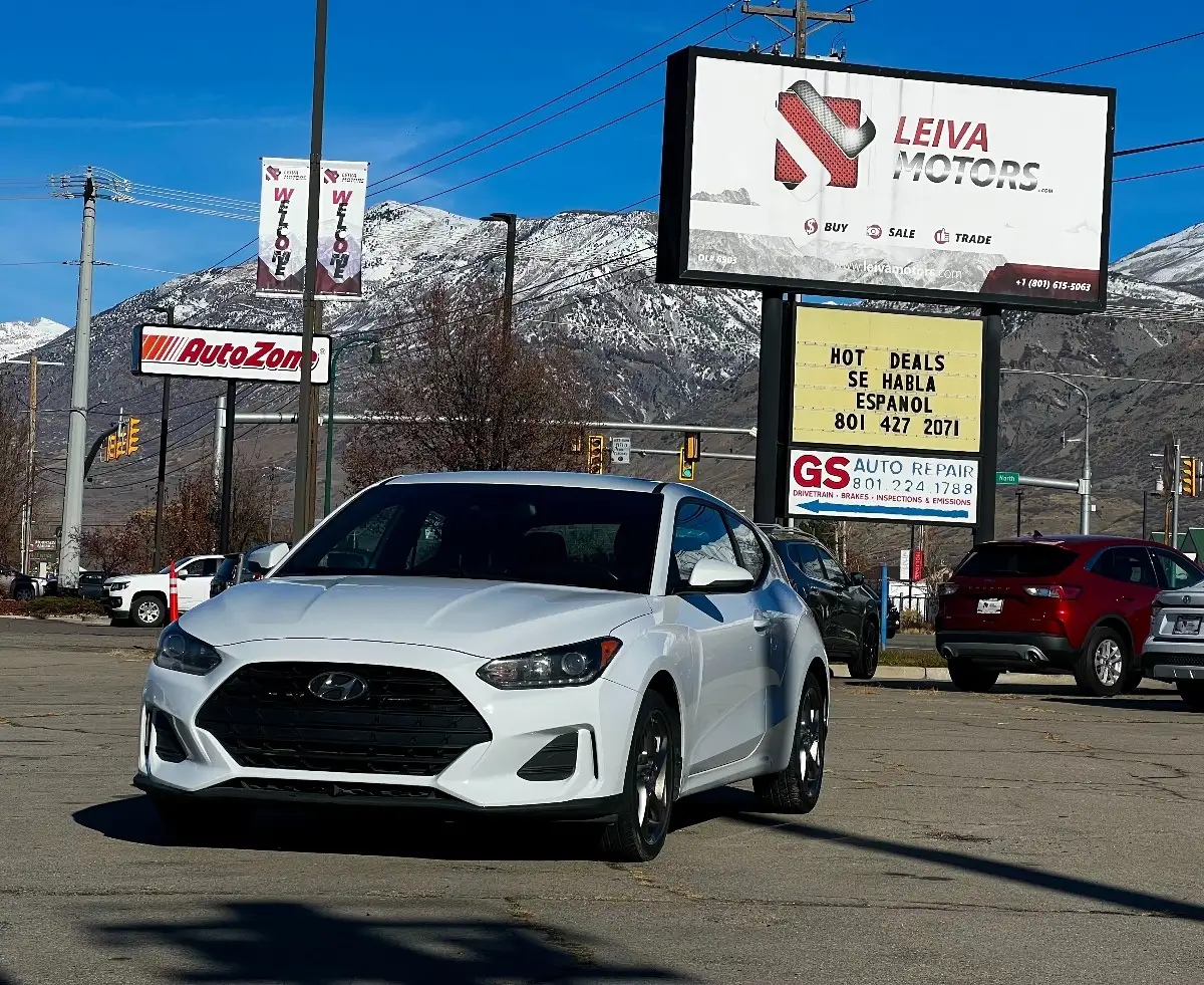 2020 Hyundai Veloster 2.0 Auto photo 1