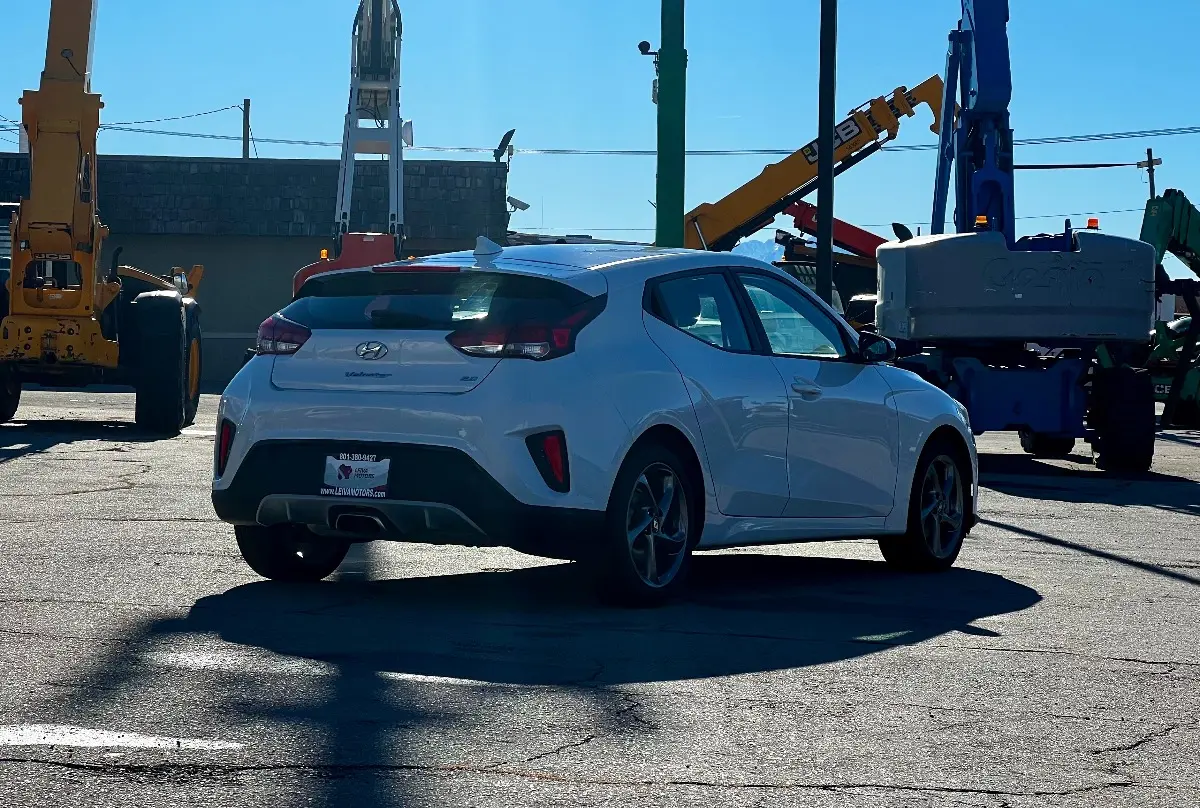 2020 Hyundai Veloster 2.0 Auto photo 4