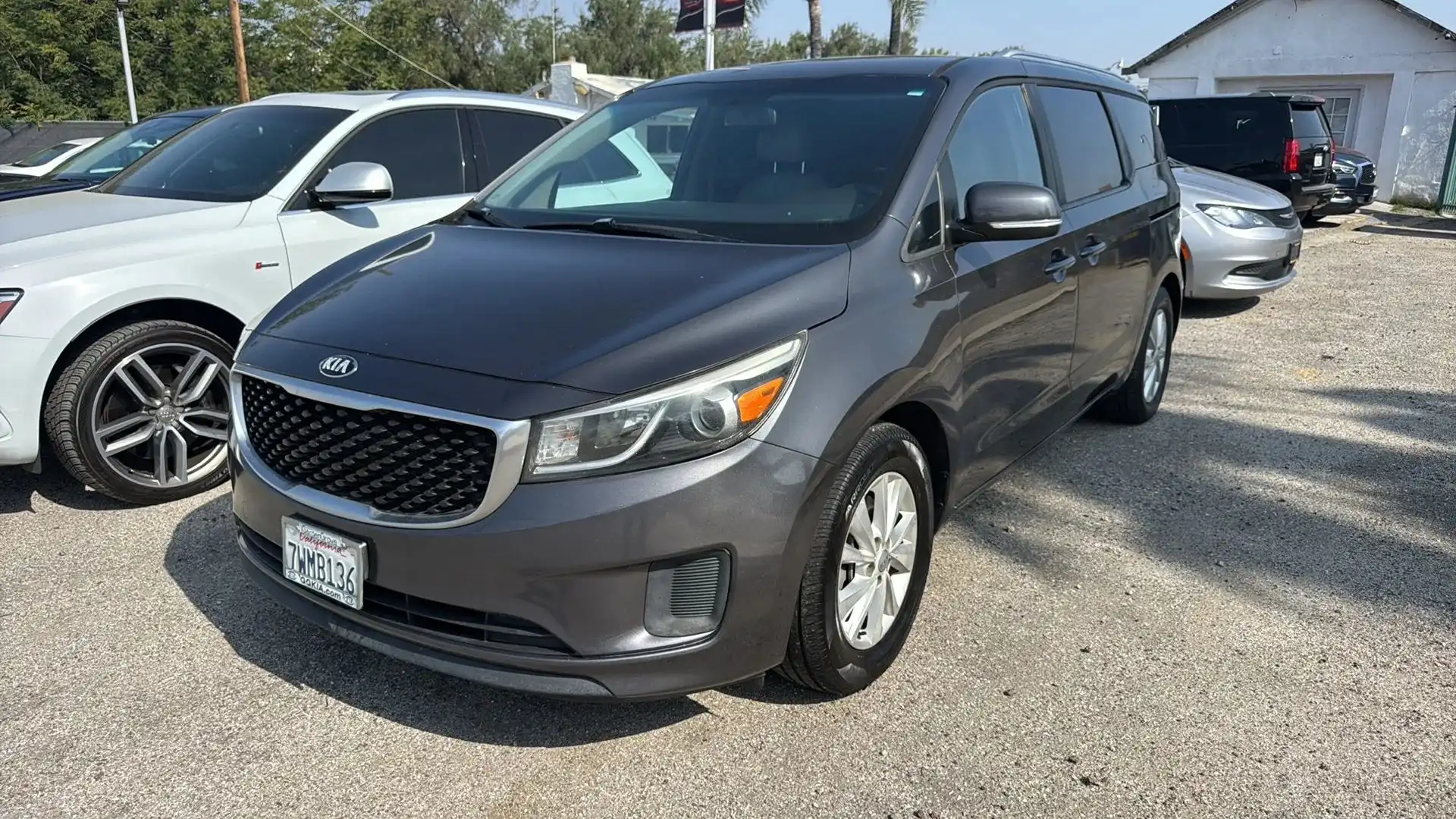 2016 Kia Sedona LX's photo