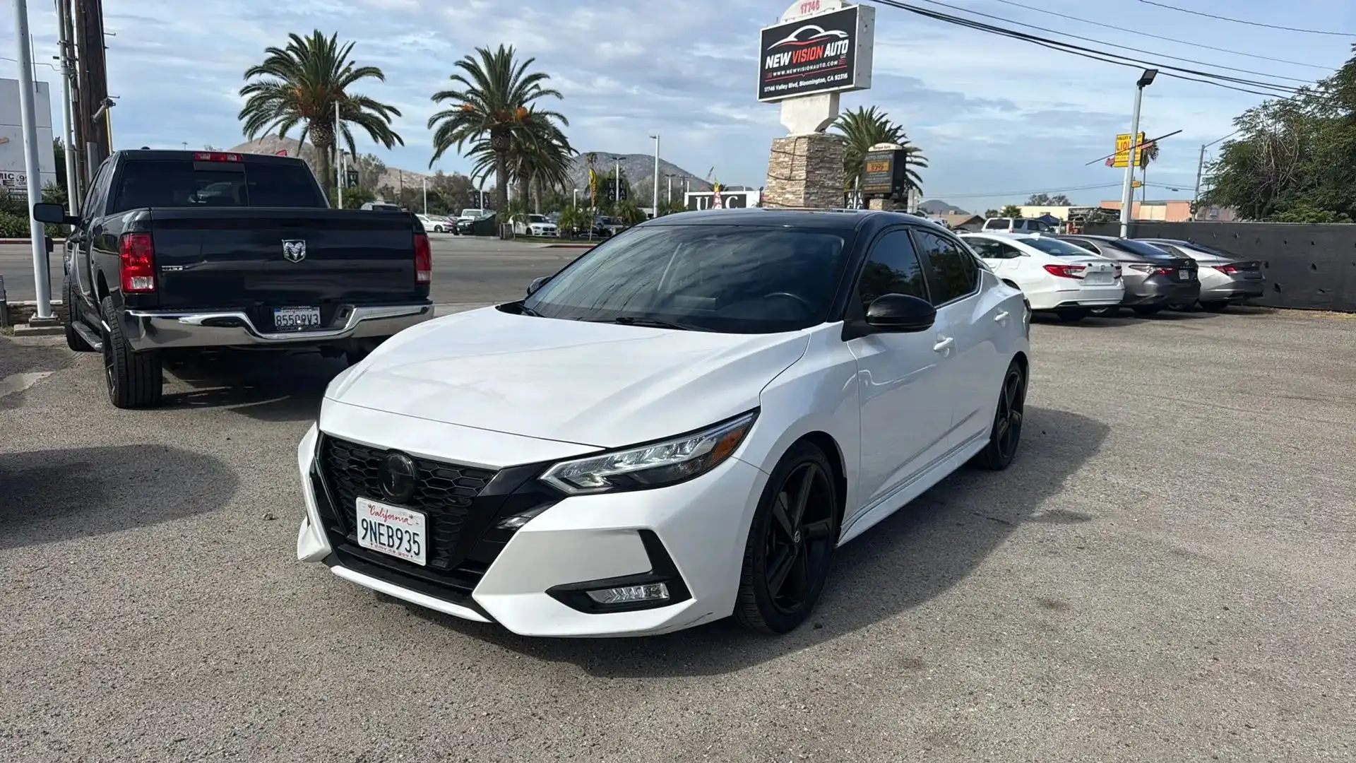 2022 Nissan Sentra SR CVT's photo