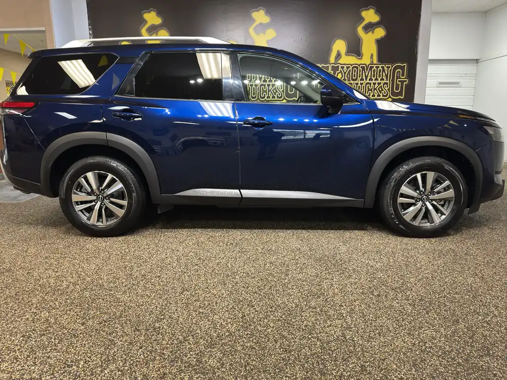 2025 Nissan Pathfinder SL 4WD's photo