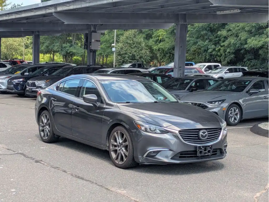 2017 Mazda EZ-6 i Grand Touring Auto's photo