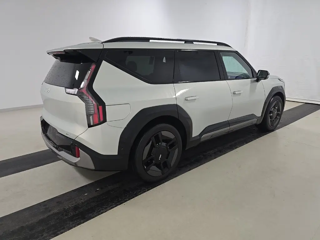 2024 Kia EV9 GT-Line AWD photo 3