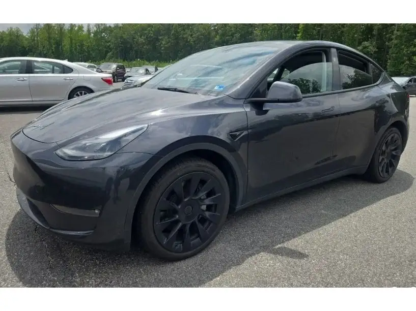 2024 Tesla Model Y Long Range AWD photo 1