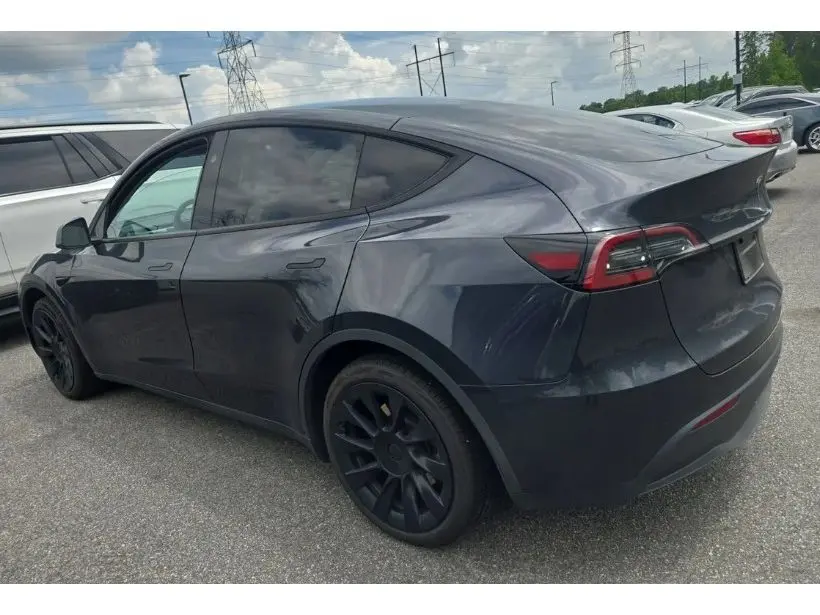 2024 Tesla Model Y Long Range AWD photo 4