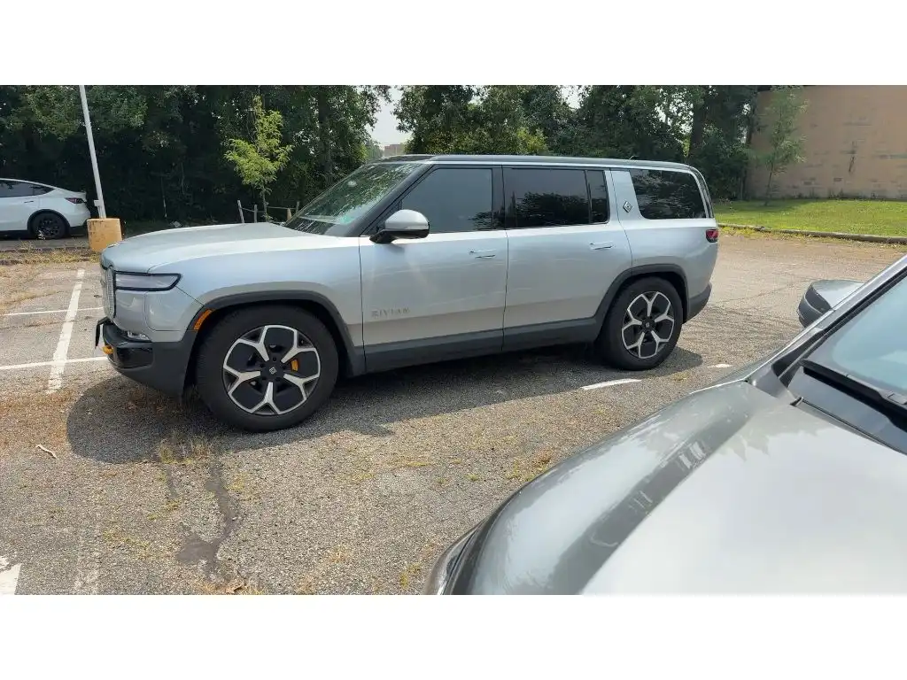 2024 Rivian R1S Adventure Quad-Motor Large Pack's photo