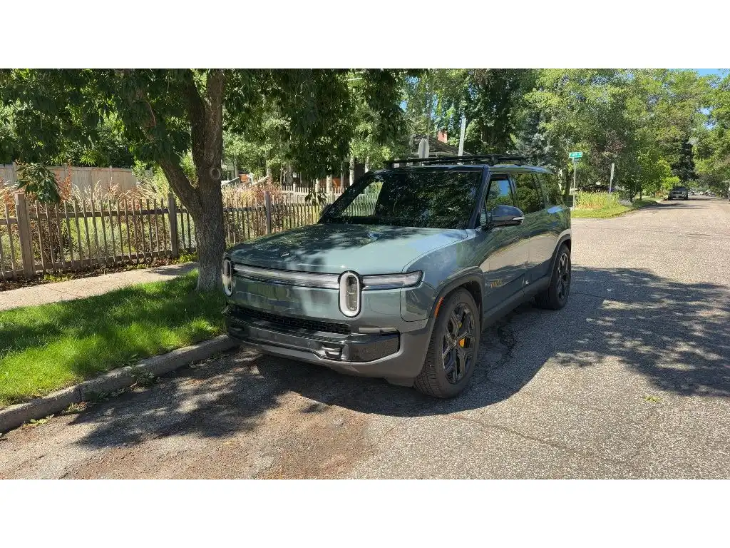 2026 Rivian R1S R1S Tri's photo