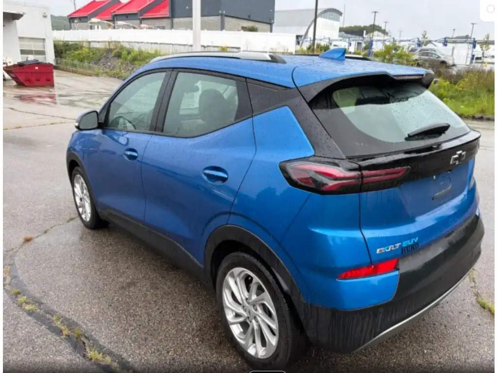 2023 Chevrolet Bolt EUV LT's photo