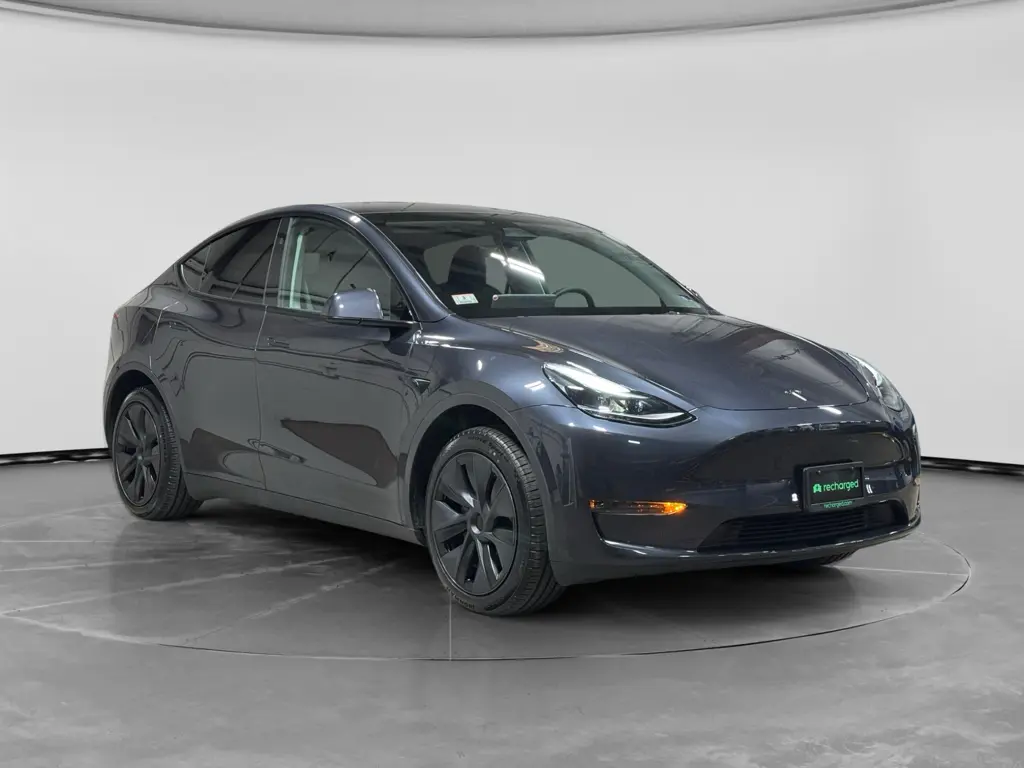 2025 Tesla Model Y Long Range RWD photo 4