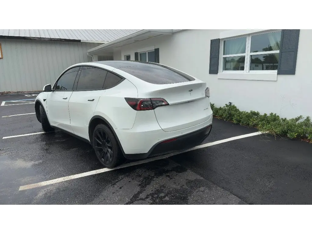 2022 Tesla Model Y Long Range photo 4