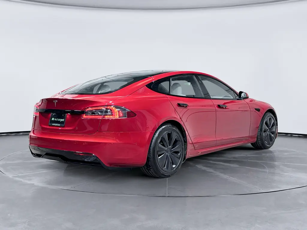 2022 Tesla Model S Long Range photo 3