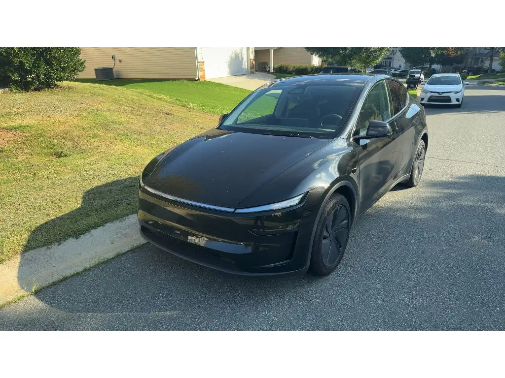 2026 Tesla Model Y Long Range AWD photo 1