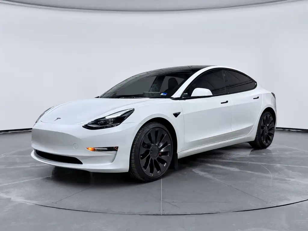 2023 Tesla Model 3 Performance's photo