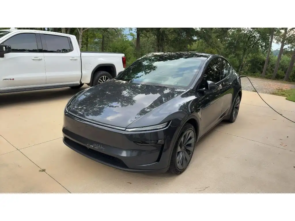 2026 Tesla Model Y's photo