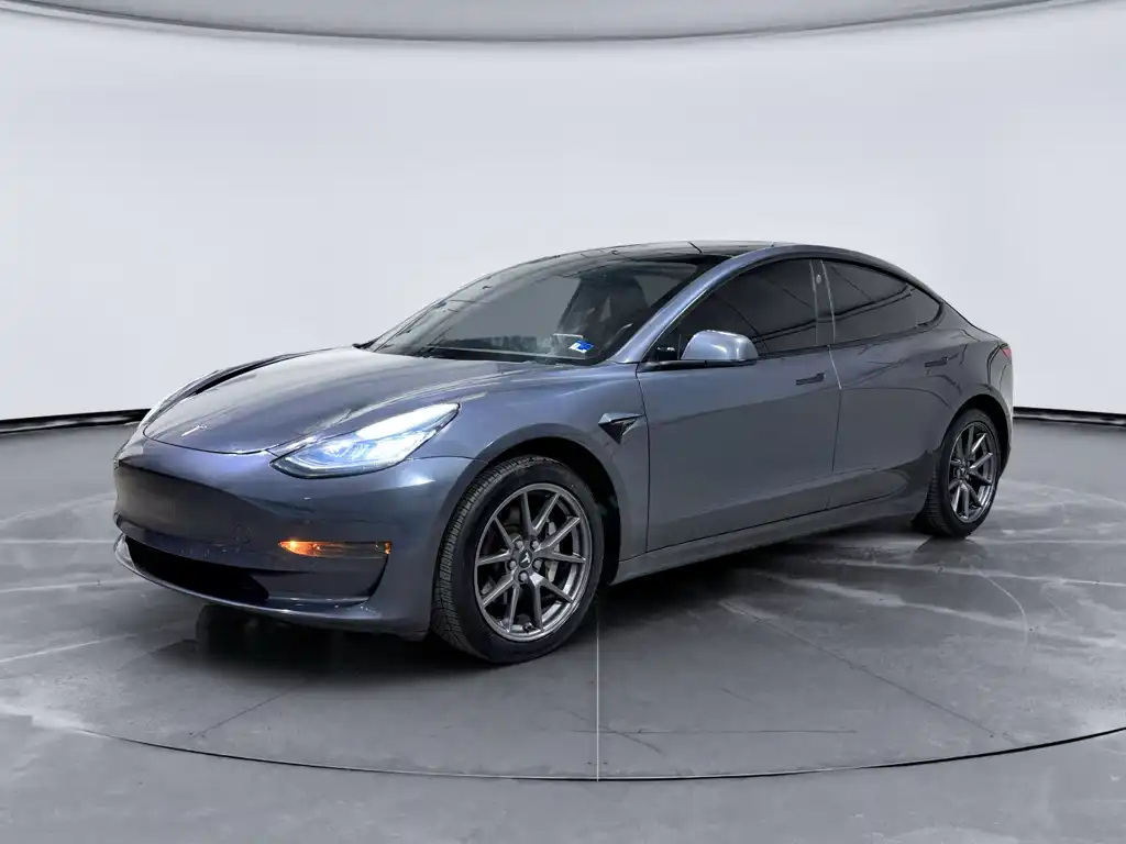 2021 Tesla Model 3 Standard Range Plus's photo