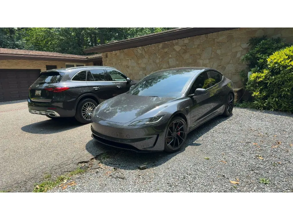 2025 Tesla Model 3 Performance photo 4