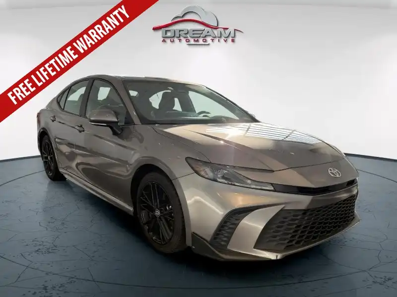2025 Toyota Camry SE Hybrid's photo