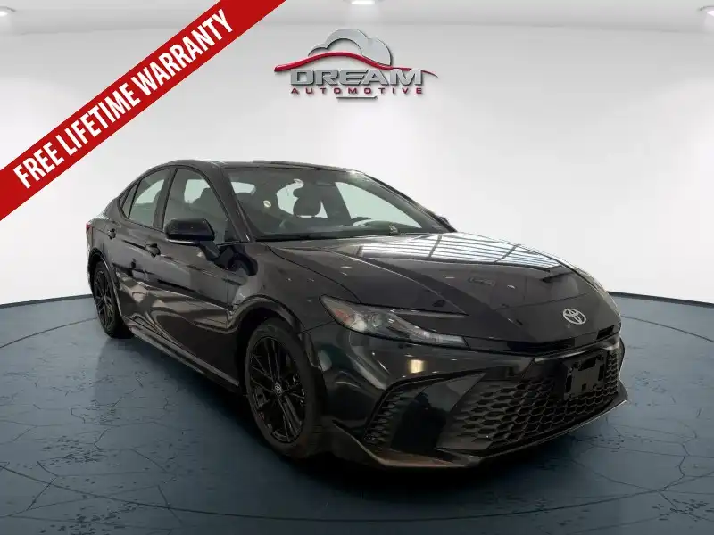 2025 Toyota Camry SE Hybrid's photo