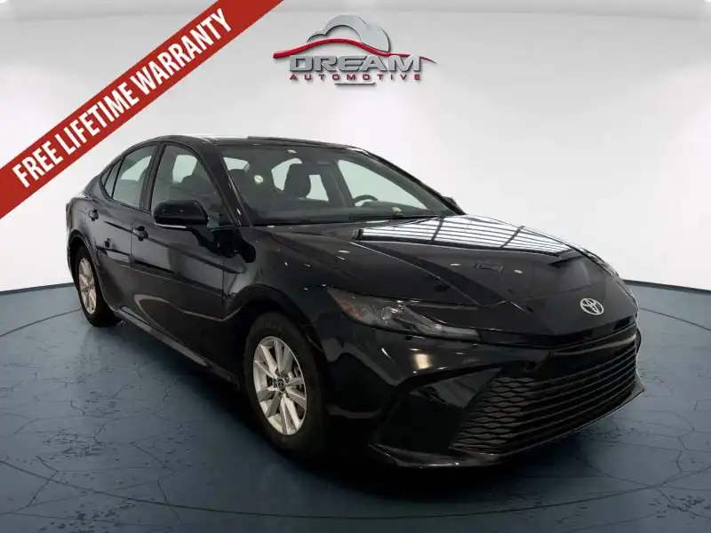 2025 Toyota Camry LE Hybrid's photo