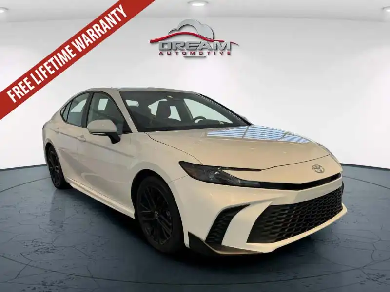 2025 Toyota Camry SE Hybrid's photo
