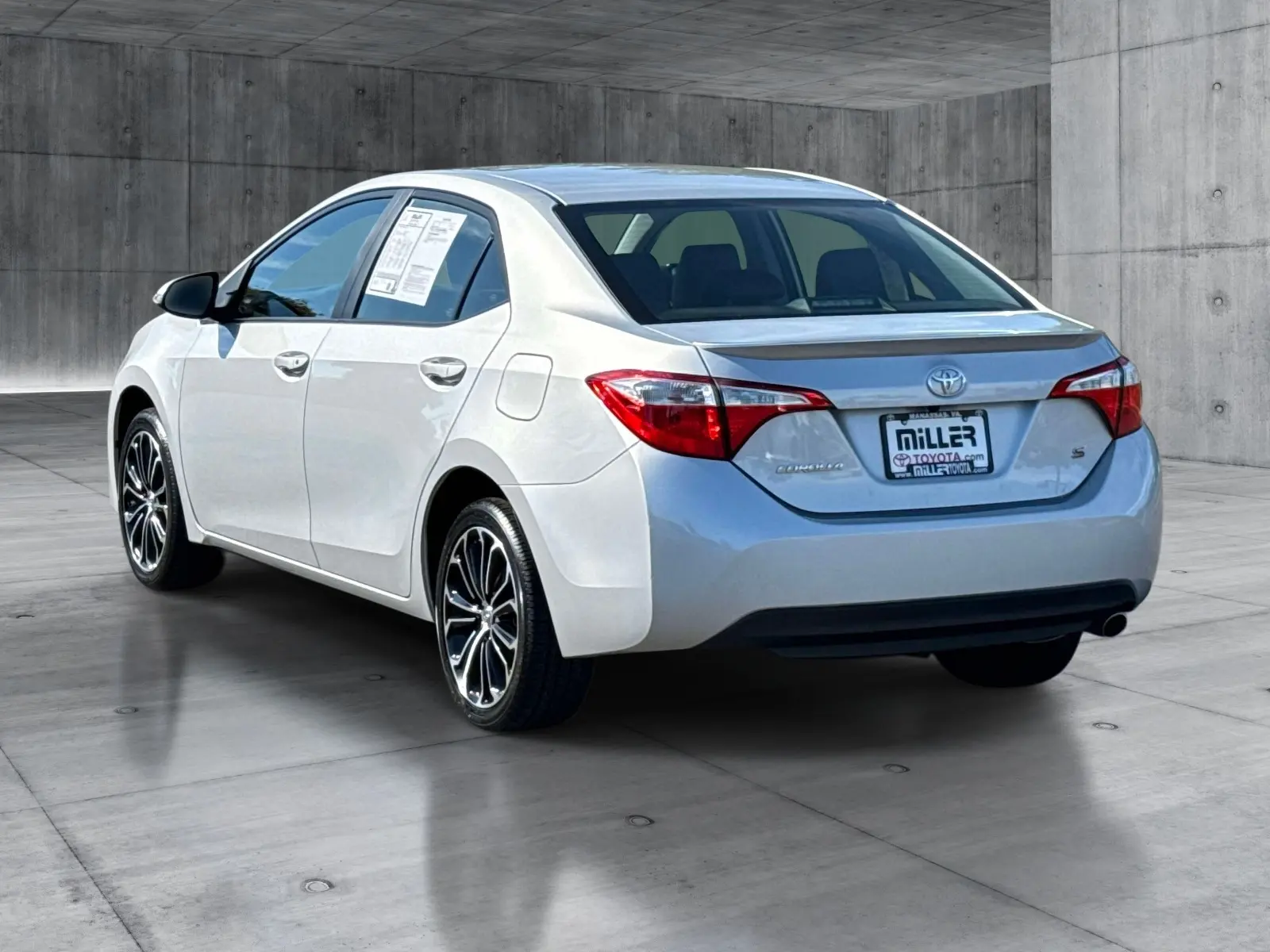 2016 Toyota Corolla S Plus AT photo 5