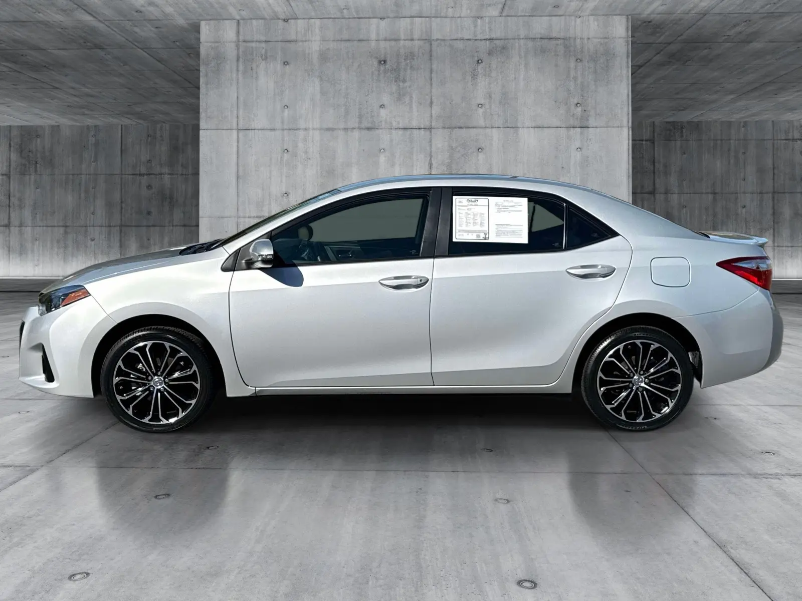 2016 Toyota Corolla S Plus AT photo 4