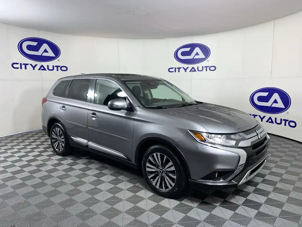 2020 Mitsubishi Outlander SE FWD's photo