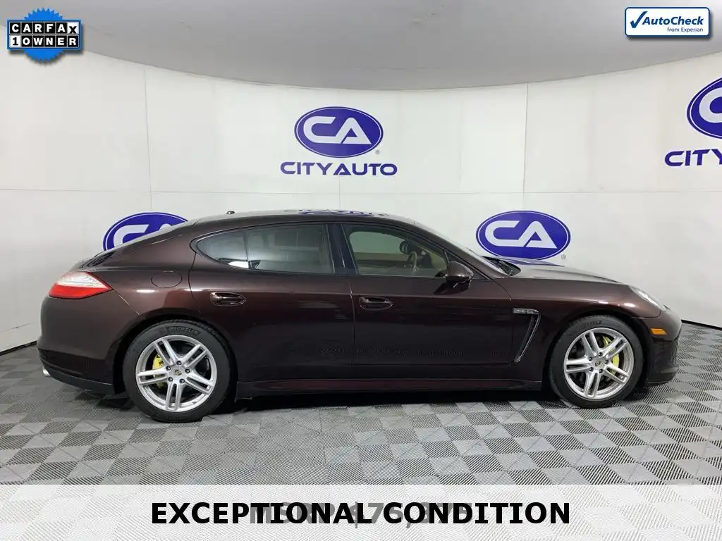 2011 Porsche Panamera 4's photo