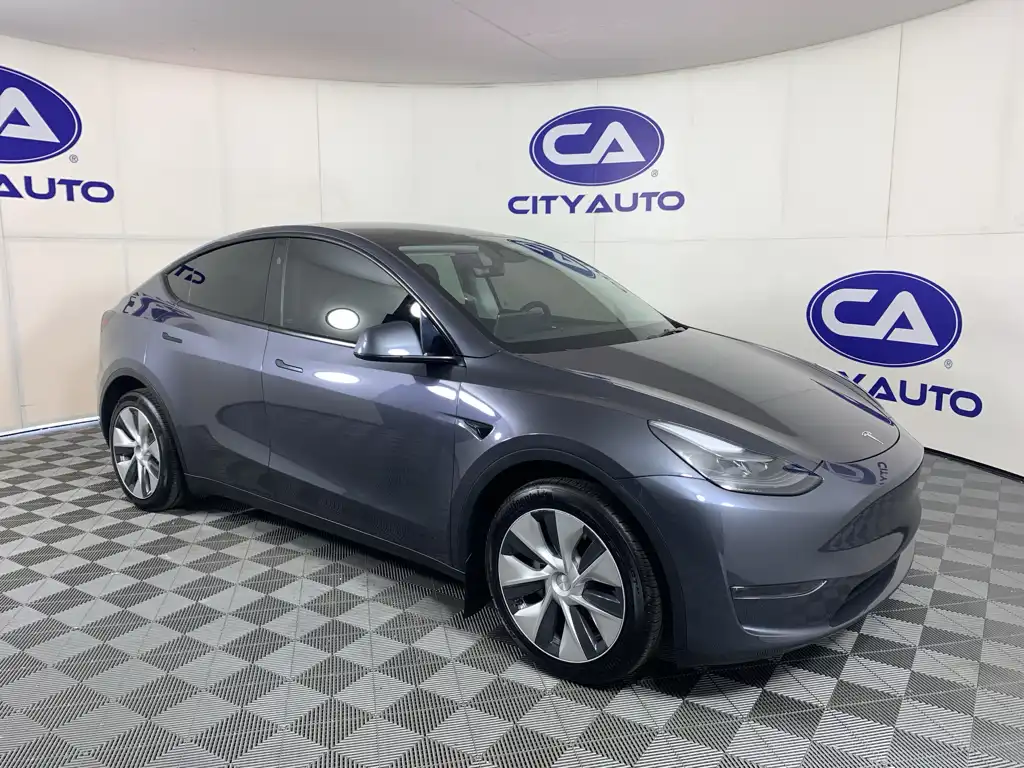 2023 Tesla Model Y Long Range Dual Motor All-Wheel Drive's photo