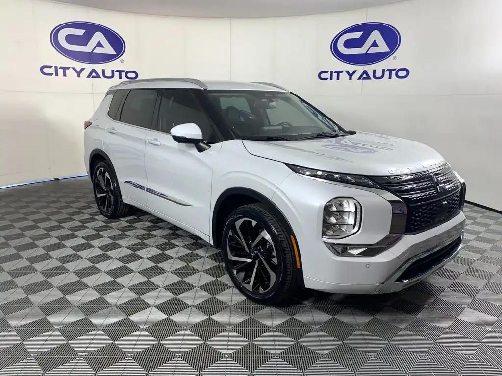 2022 Mitsubishi Outlander SEL Special Edition 2WD's photo