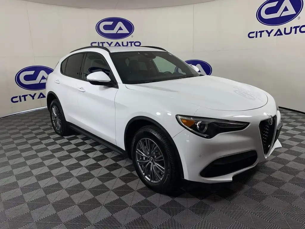 2022 Alfa Romeo Stelvio AWD's photo