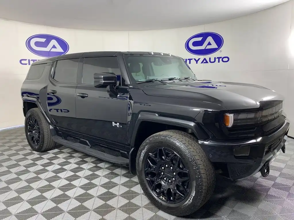 2025 GMC Hummer EV 2X SUV's photo