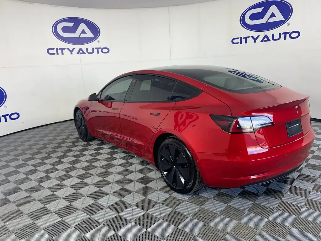 2021 Tesla Model 3 Standard Range Plus photo 5