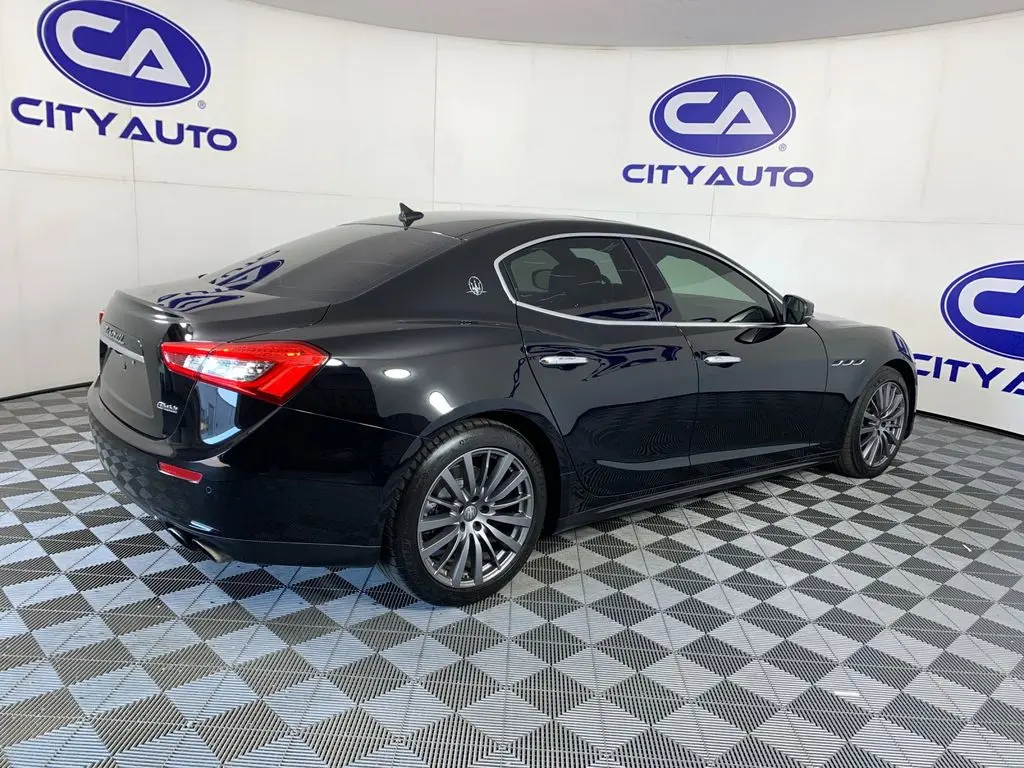 2017 Maserati Ghibli Base photo 3