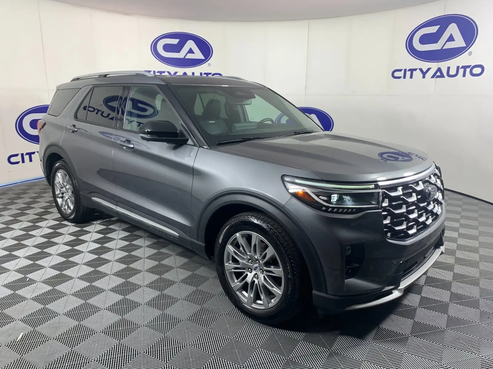 2025 Ford Explorer Platinum PL535's photo