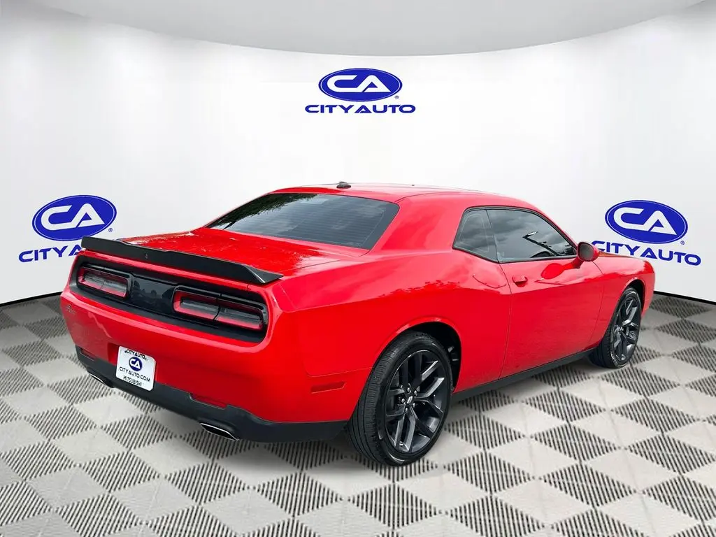 2023 Dodge Challenger SXT Auto photo 4