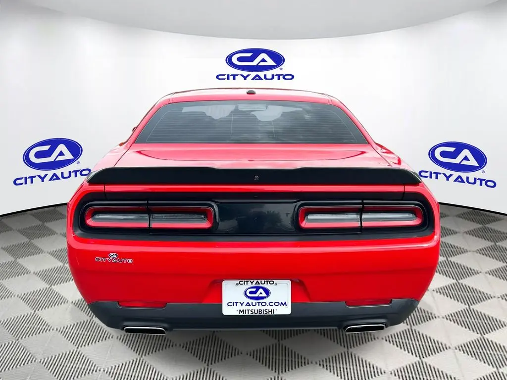 2023 Dodge Challenger SXT Auto photo 5