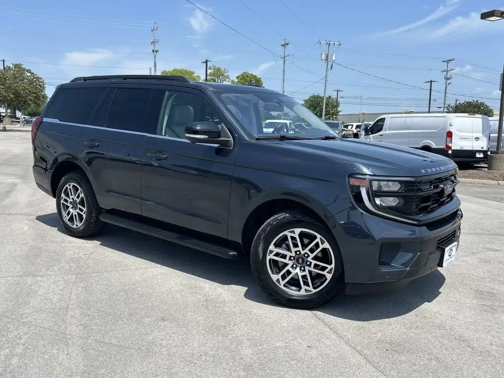 2025 Ford Expedition Active 4x4's photo