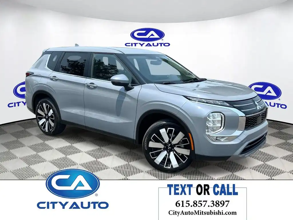 2025 Mitsubishi Outlander SE 2WD's photo