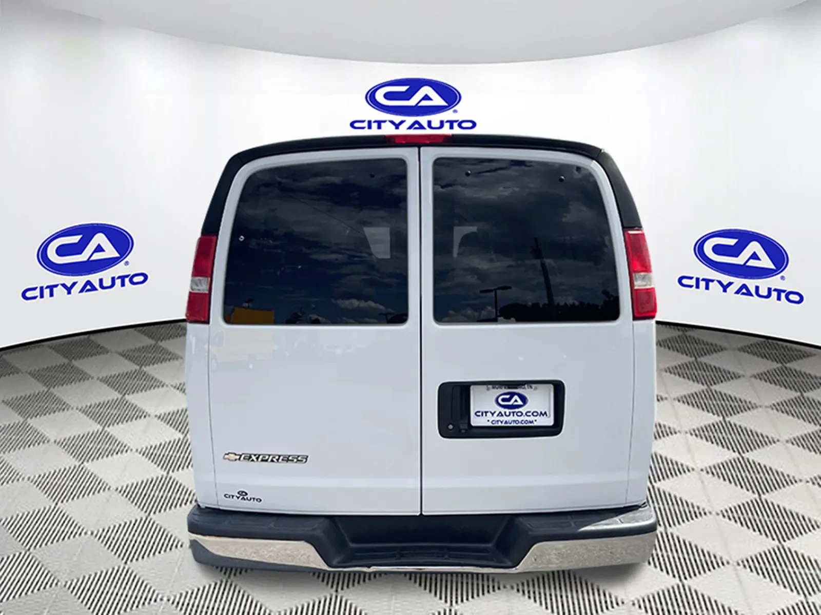 2020 Chevrolet Express LT 3500 Extended photo 5