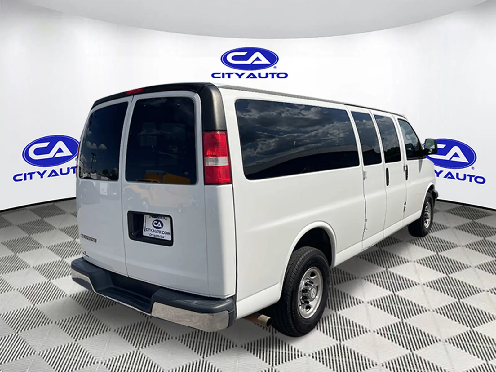 2020 Chevrolet Express LT 3500 Extended photo 4