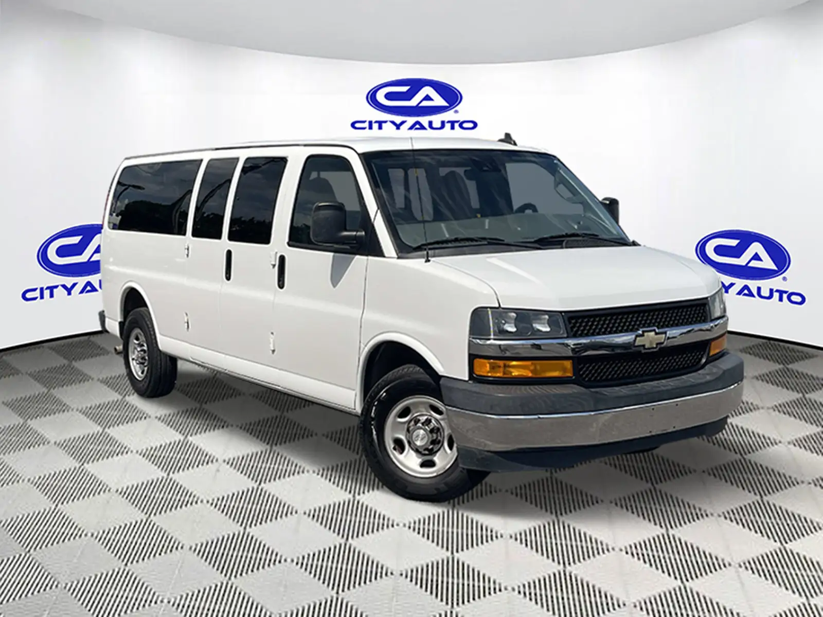 2020 Chevrolet Express LT 3500 Extended photo 1