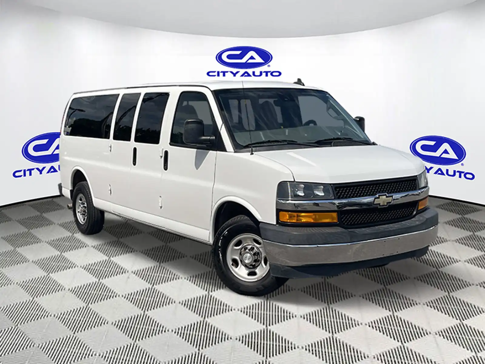 2020 Chevrolet Express LT 3500 Extended's photo