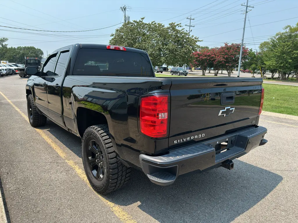 2019 Chevrolet Silverado 1500 LT Z71 4X4 Double Cab Std Box photo 4
